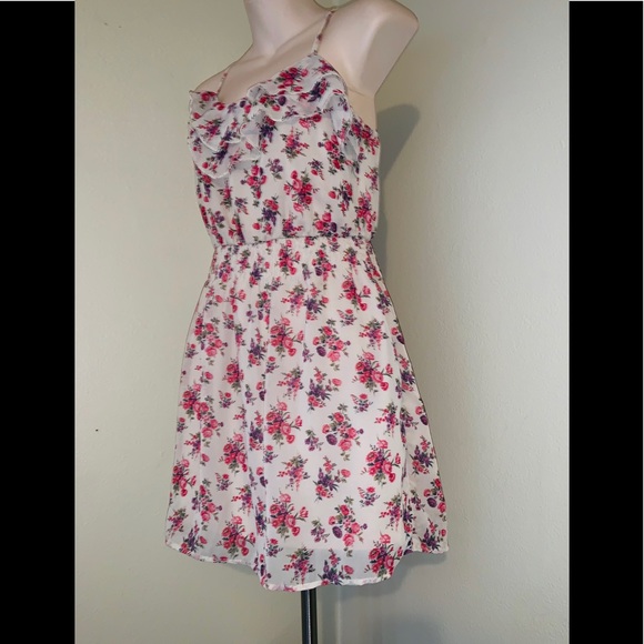 NWOT Kirra Beautiful floral sundress - Picture 6 of 9